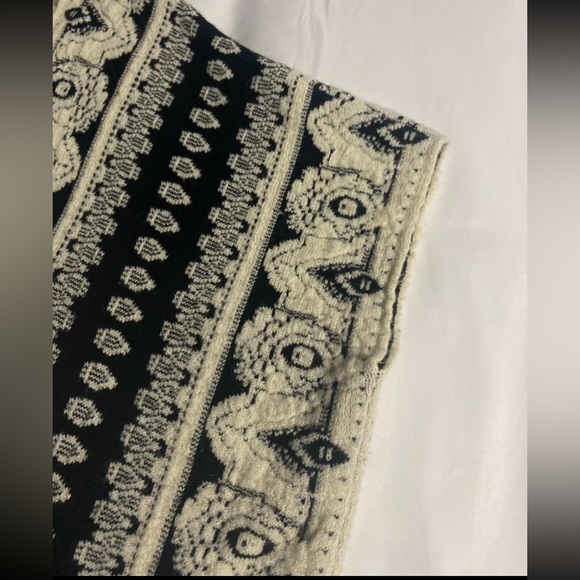 Dynamite Patterned Fringe Hem Sleeveless Cream & Black Sweater Cardigan - Picture 10 of 10